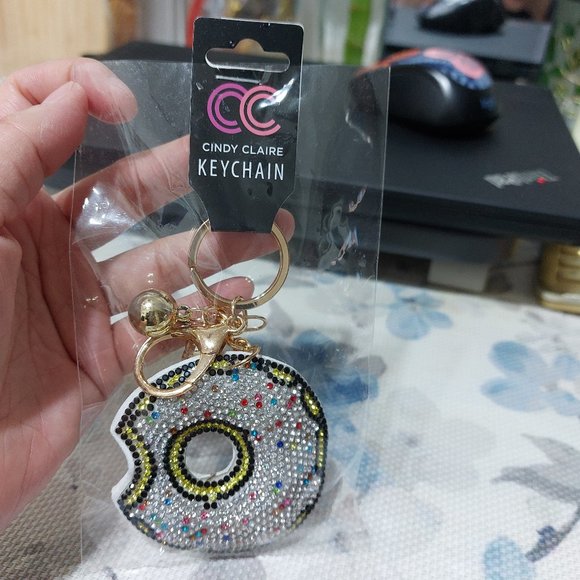 Cindy Claire Shiny Glittering Key Chain Donut or Fish Shape Key Chain Key Charm - Picture 1 of 6